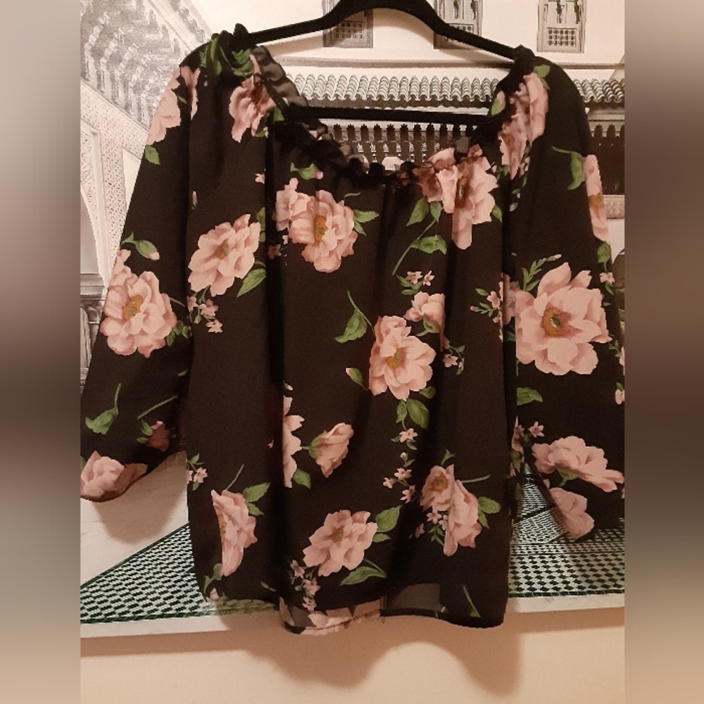 SHEIN FLORAL BLOUSE - Picture 3 of 6